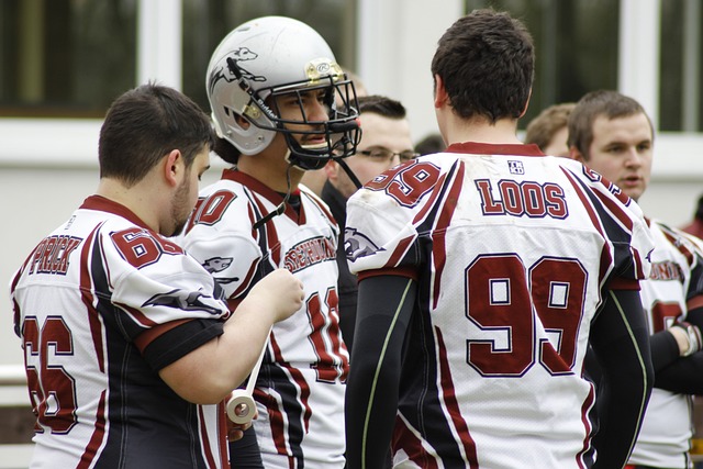 冠军捧杯时刻！这张合影里，有国乒三连冠的荣光，更有竞技体育的热血与温情！
