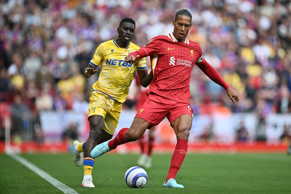 38岁梅西依旧掌控比赛，用瞬间决定胜负，展现非凡实力。