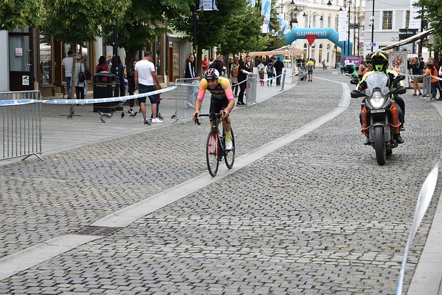 合给我们造 合给我们造